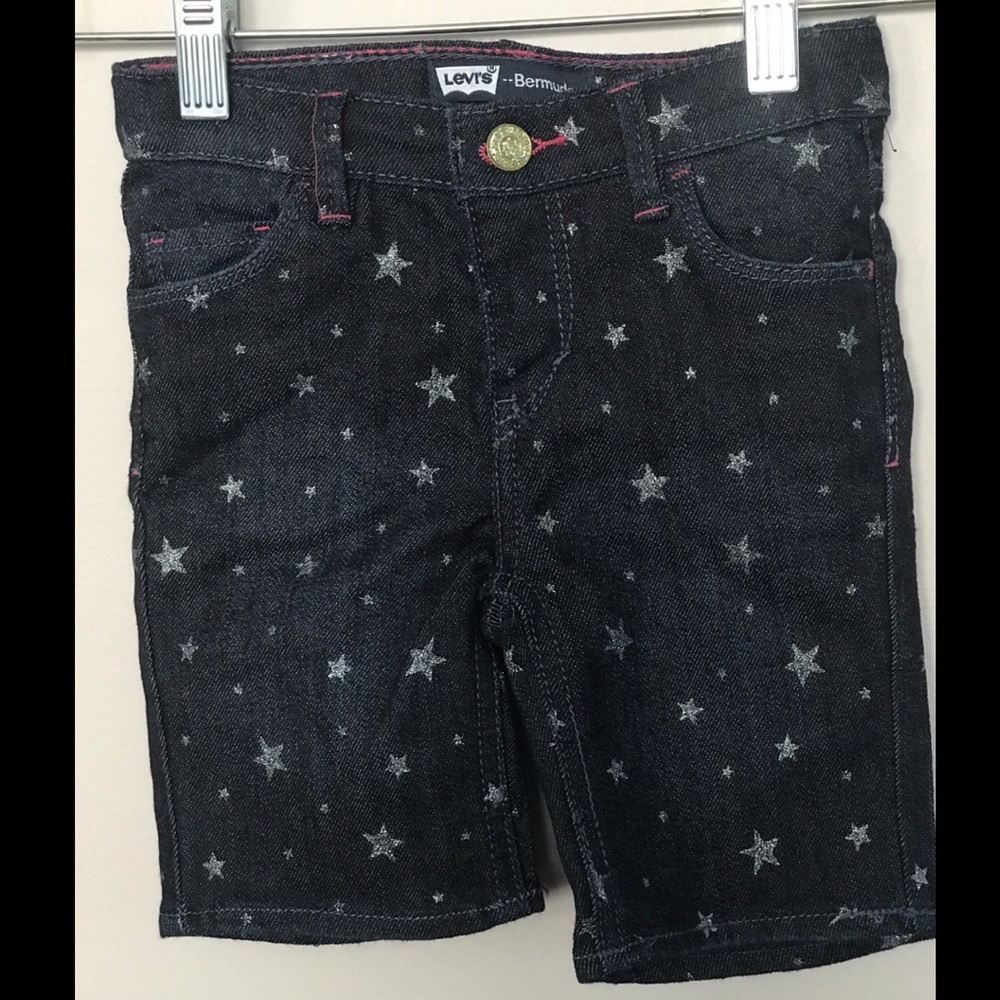 NWOT Levi’s denim shorts with silver starts 3T
